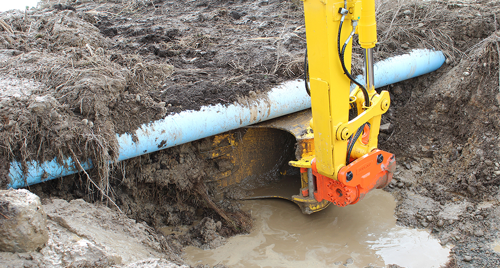Helac PowerTilt Tilting Quick Coupler for Excavator Bucket